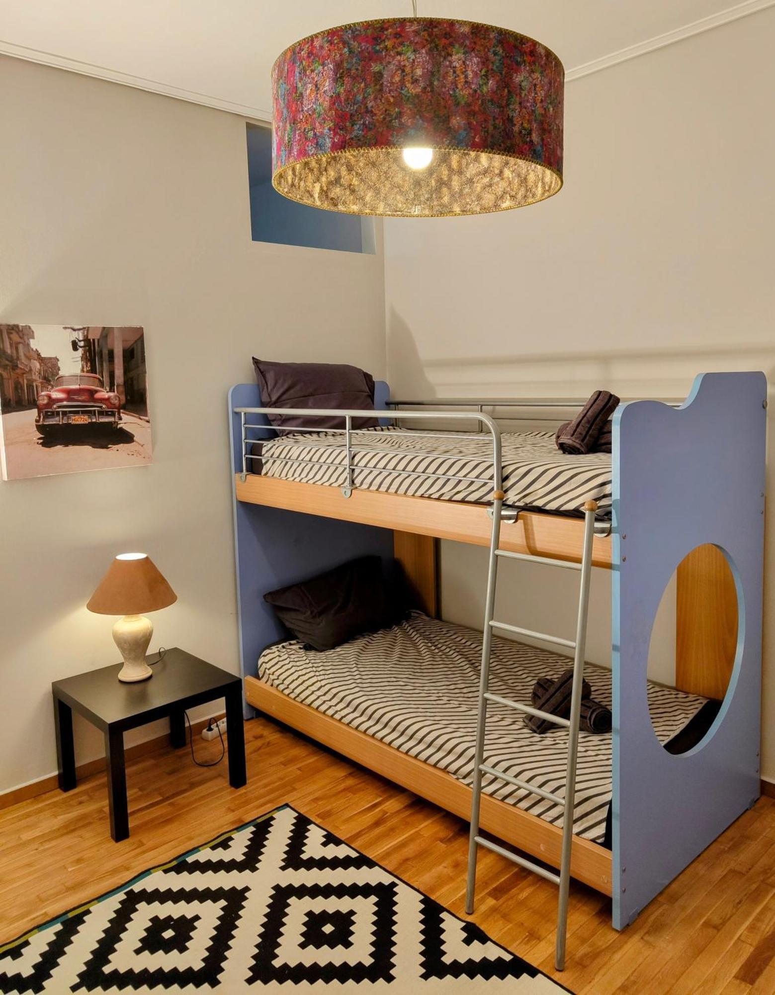 Grande Gregory 5' Metro Station Apartment