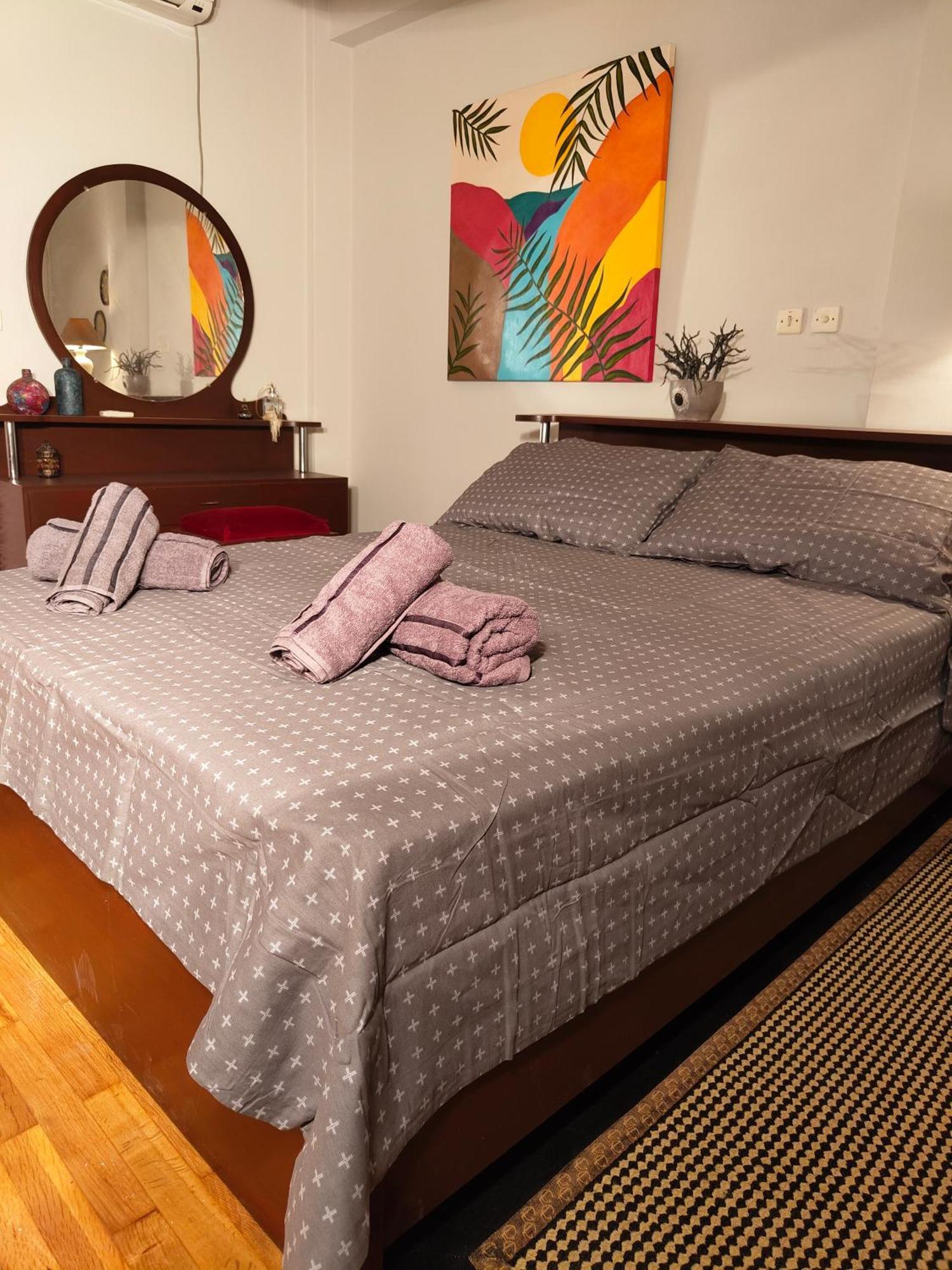 Grande Gregory 5' Metro Station Apartment *