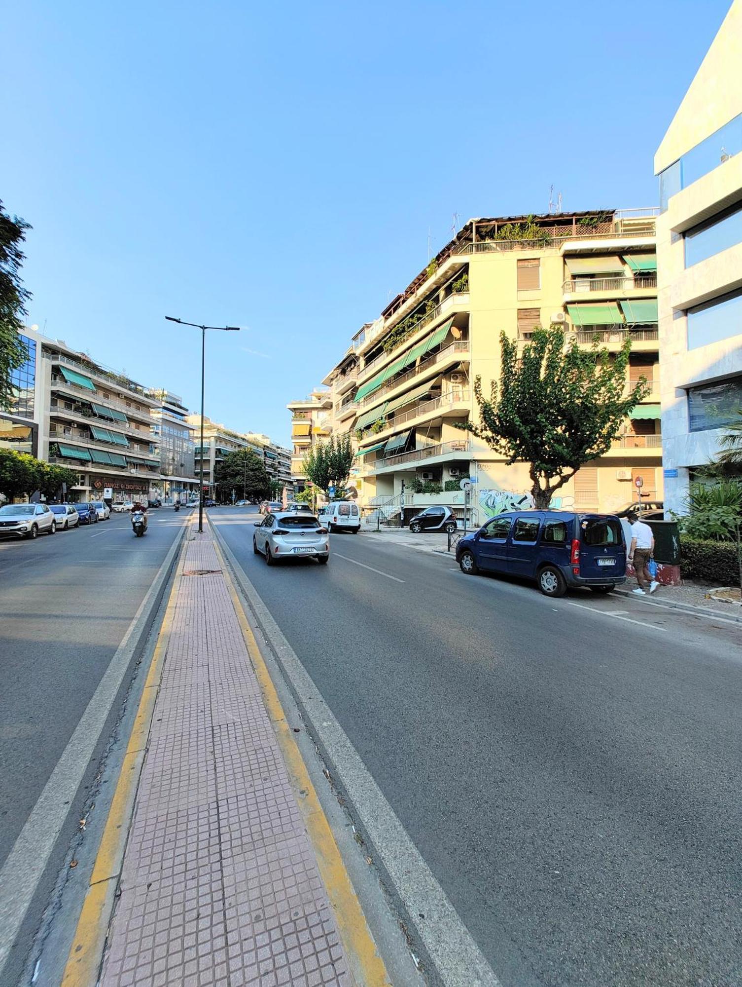 Grande Gregory 5' Metro Station