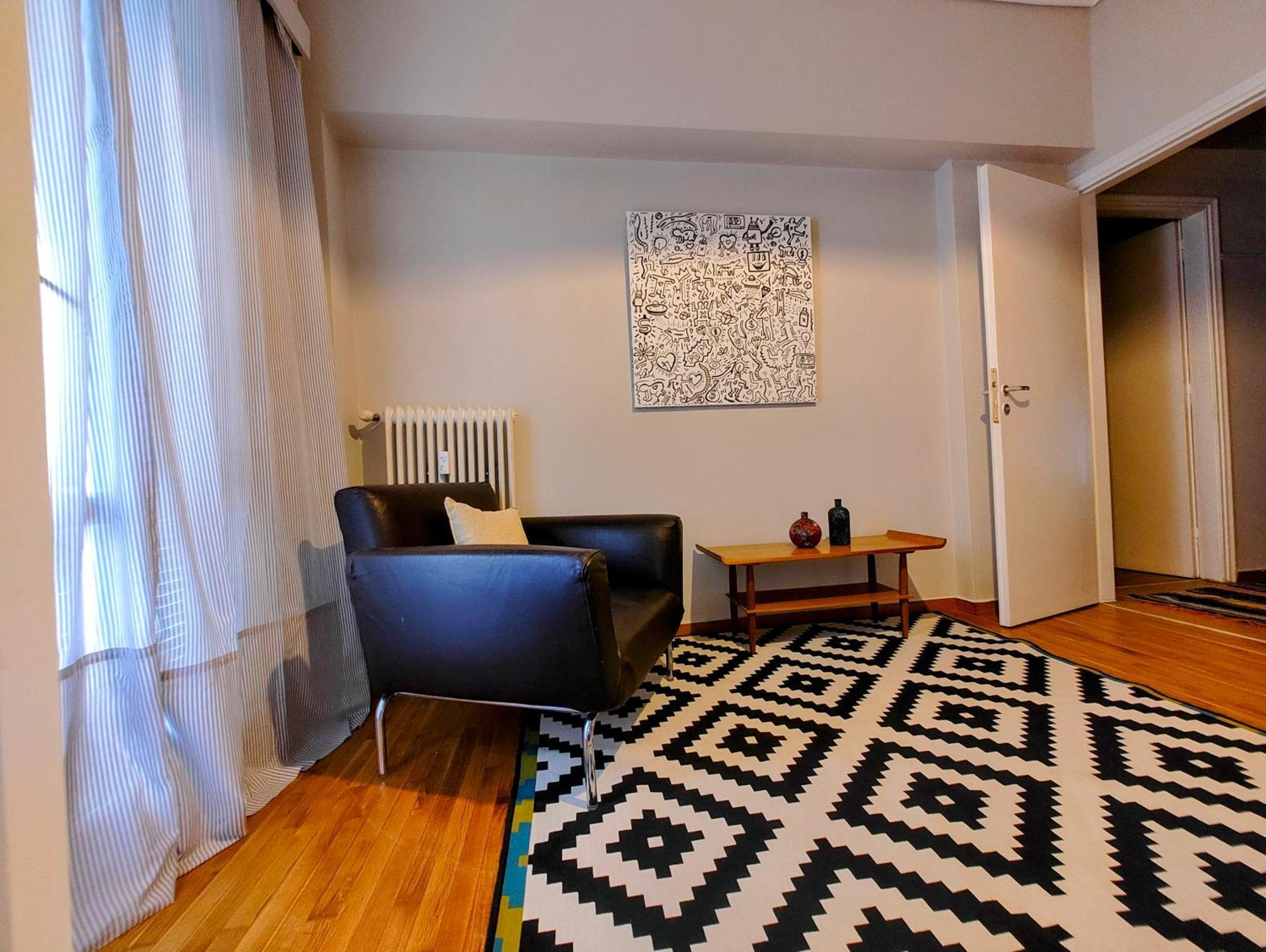 Grande Gregory 5' Metro Station Apartment *